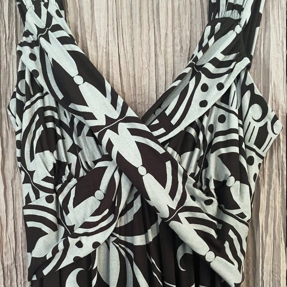 The Pyramid Collection Light Blue/Navy Floral Maxi Dress - Picture 4 of 5